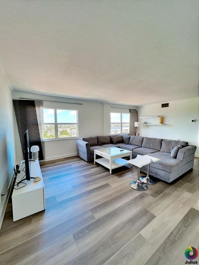 2555 NE 11th Street, Unit 809, Fort Lauderdale, FL 33304 Photo