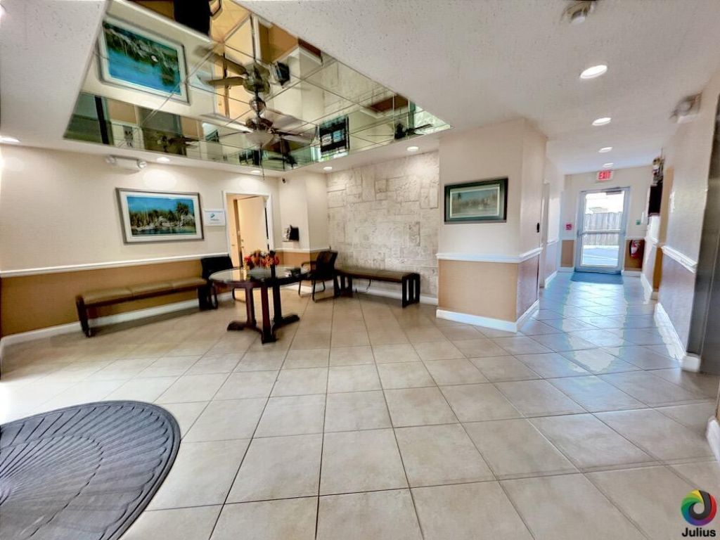 2555 NE 11th Street, Unit 809, Fort Lauderdale, FL 33304 Photo