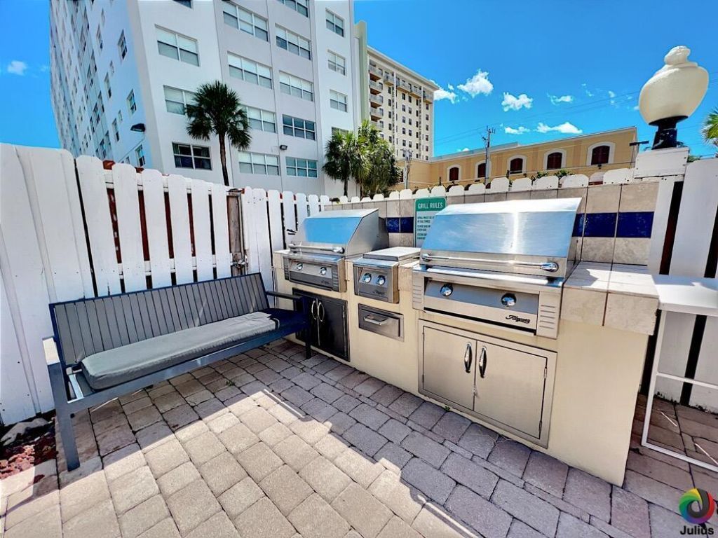 2555 NE 11th Street, Unit 809, Fort Lauderdale, FL 33304 Photo