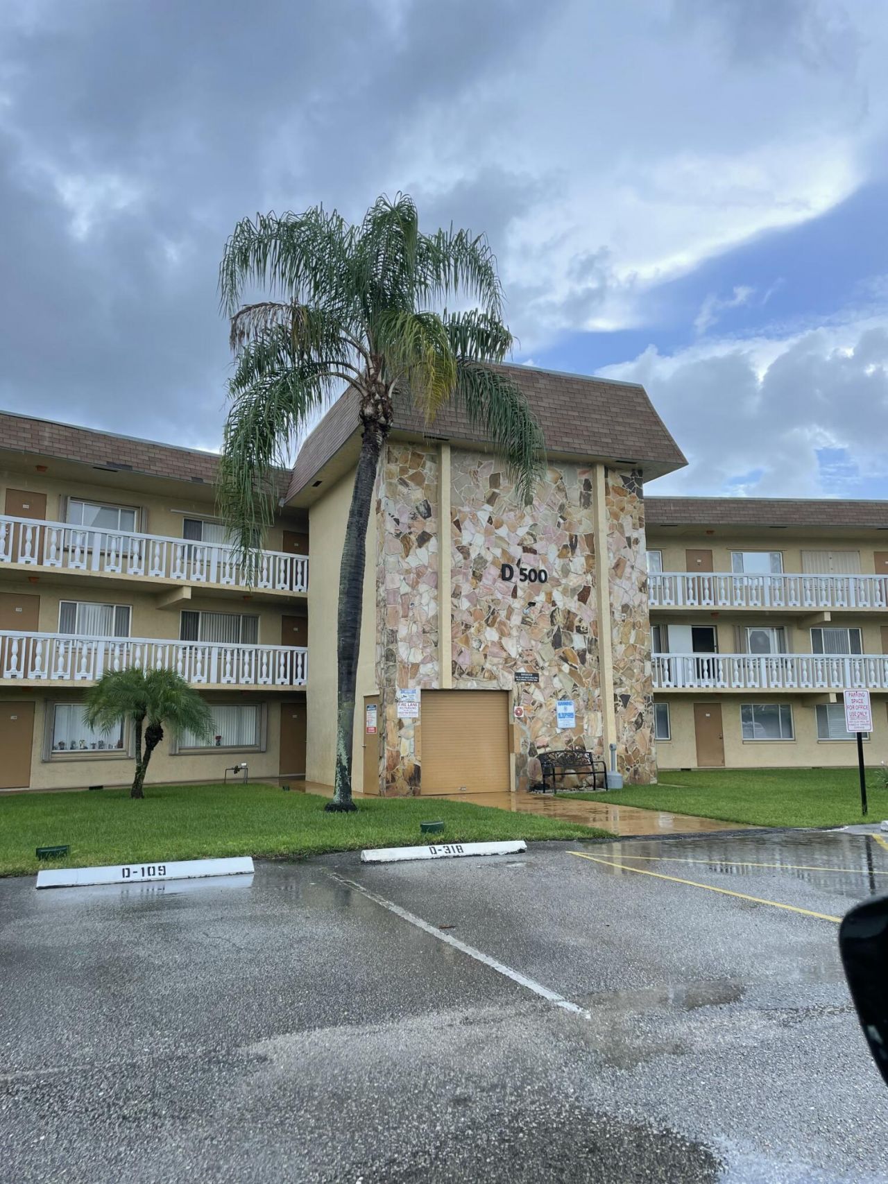 500 Village Green Circle W, Unit 302, Palm Springs, FL 33461 Photo