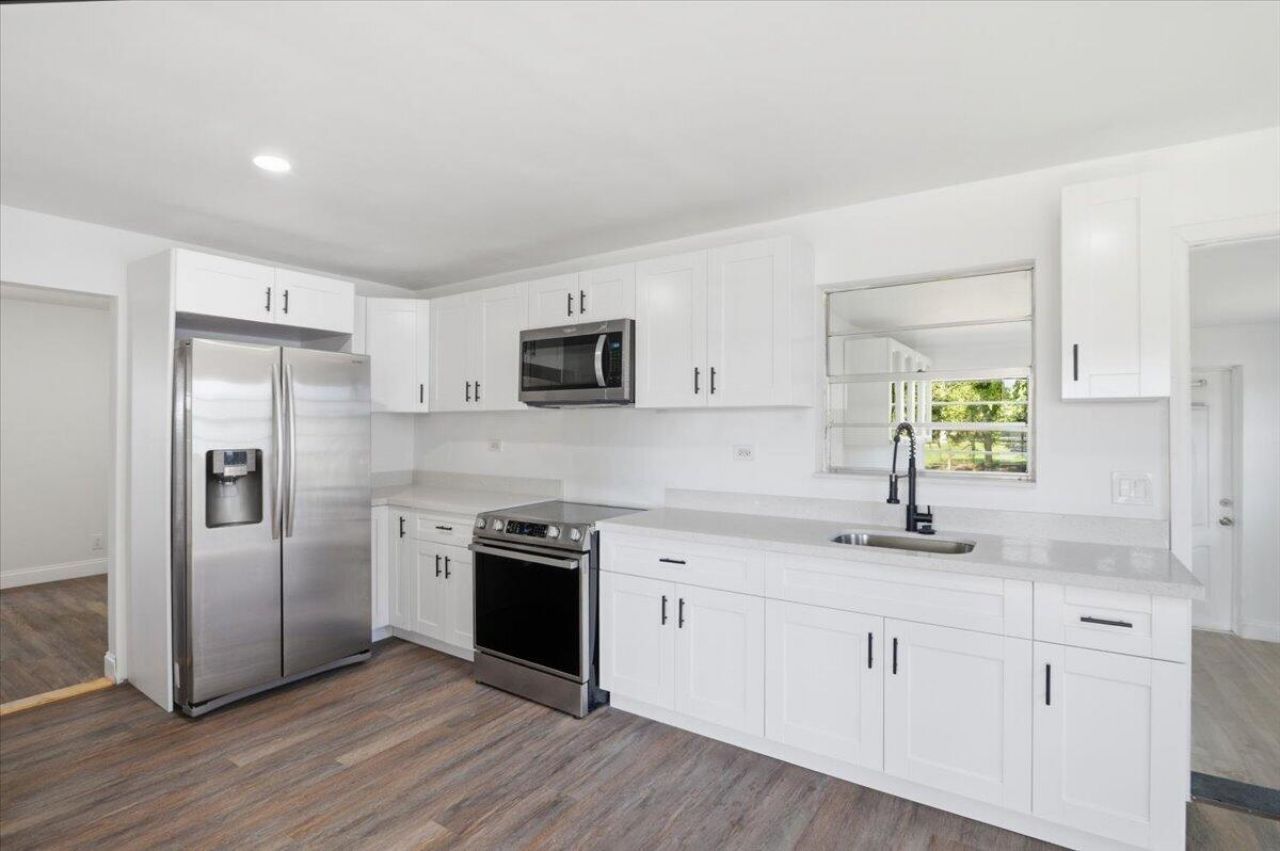 270 SW 10th Avenue, Unit 1, South Bay, FL 33493 Photo