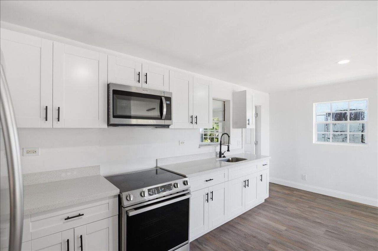 270 SW 10th Avenue, Unit 1, South Bay, FL 33493 Photo