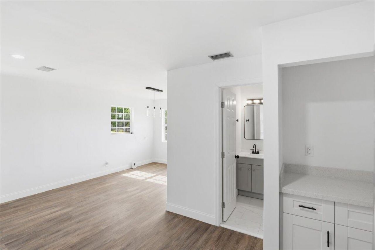 270 SW 10th Avenue, Unit 1, South Bay, FL 33493 Photo