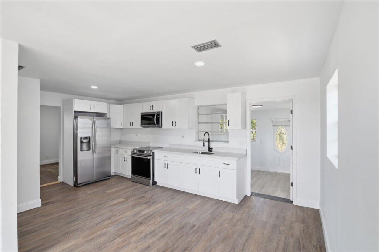 270 SW 10th Avenue, Unit 1, South Bay, FL 33493 Photo