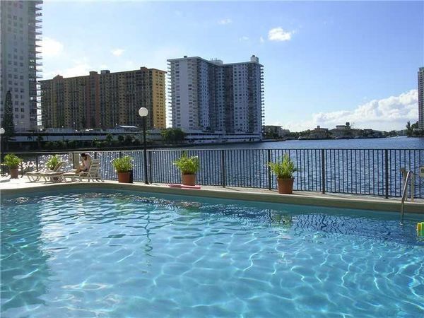 17500 N Bay Road, Unit S508, Sunny Isles Beach, FL 33160
