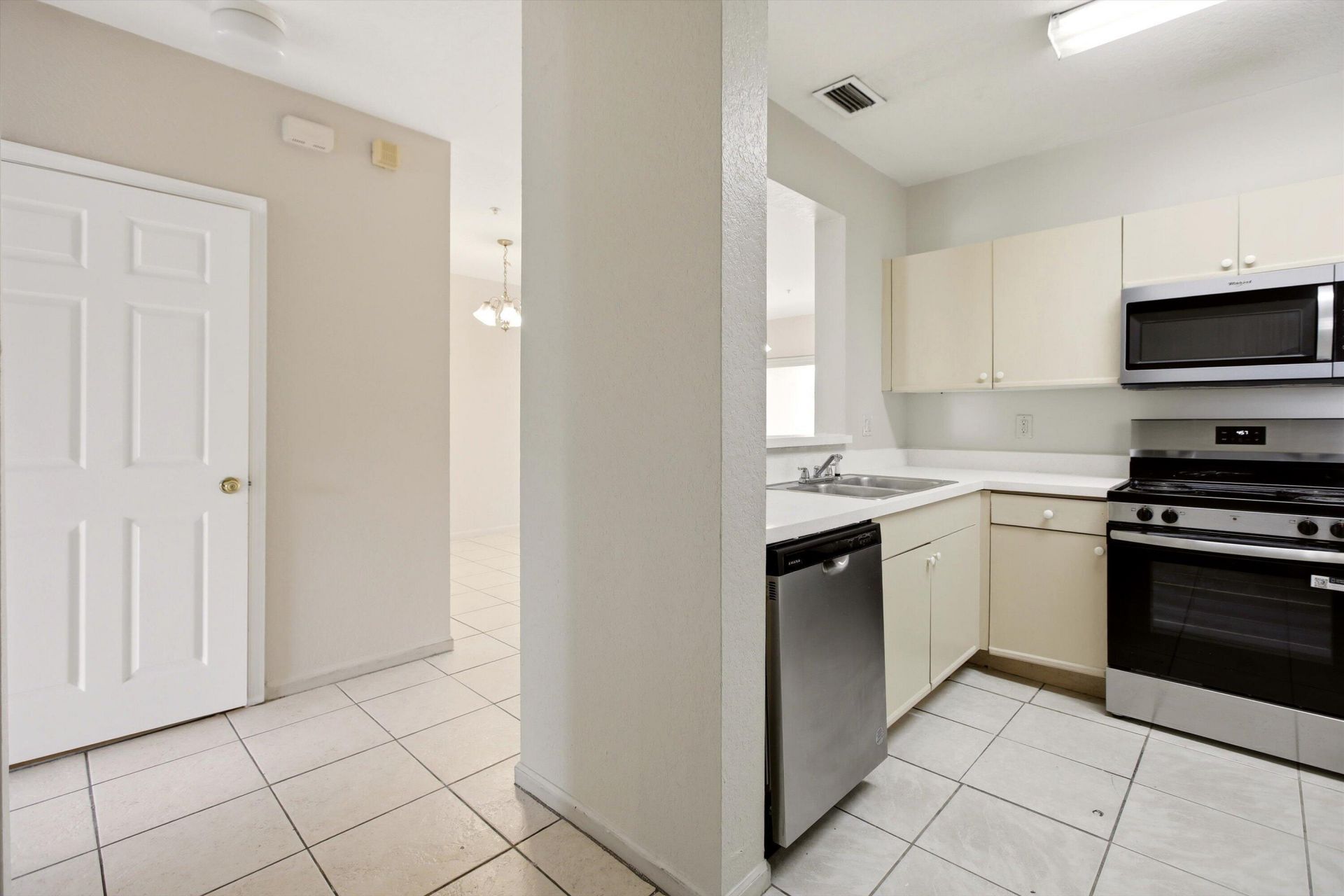 1169 Golden Lakes Boulevard, Unit 1125, West Palm Beach, FL 33411 Photo