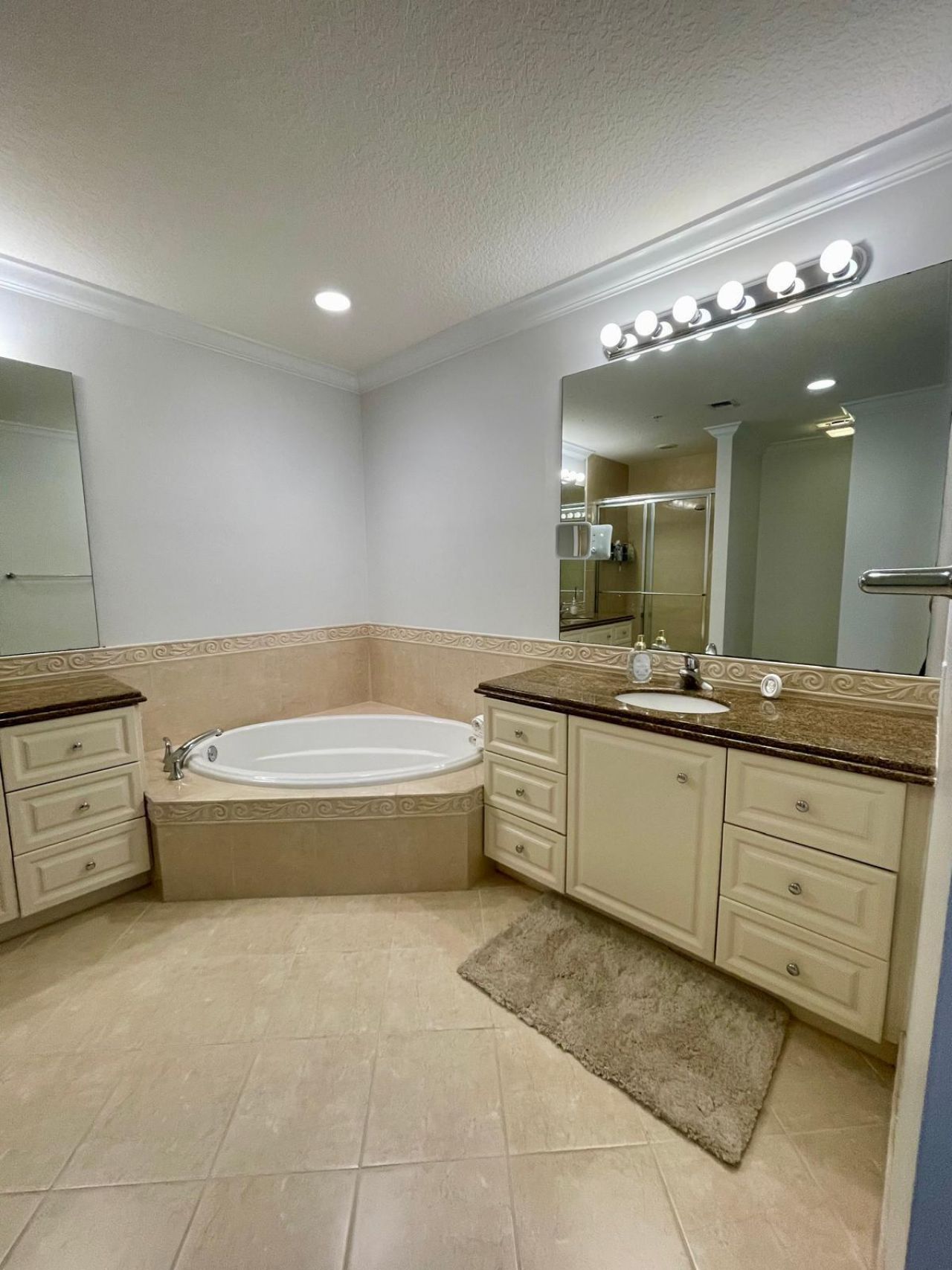 18 Harbour Isle Drive W, Unit 203, Fort Pierce, FL 34949 Photo