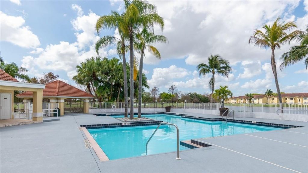 417 Vista Isles Drive, Unit 2322, Sunrise, FL 33325 Photo