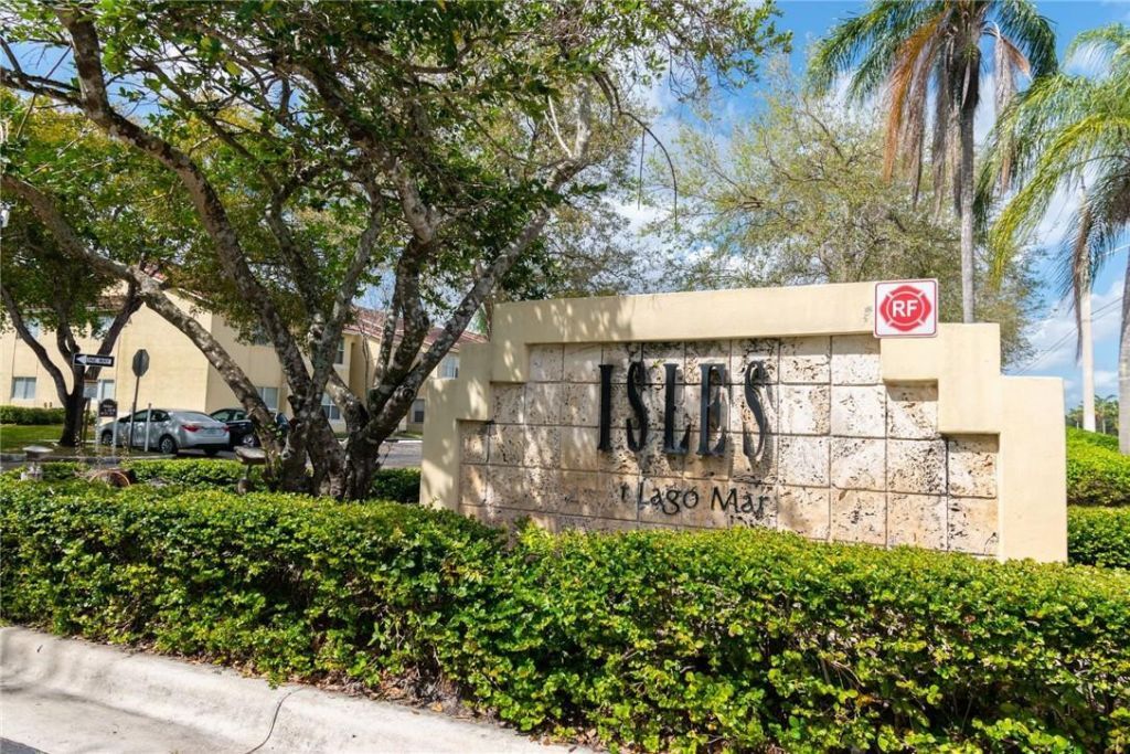 417 Vista Isles Drive, Unit 2322, Sunrise, FL 33325 Photo