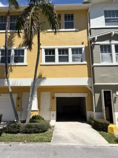 447 Corte Madera Lane, Unit 5, West Palm Beach, FL 33401 Photo