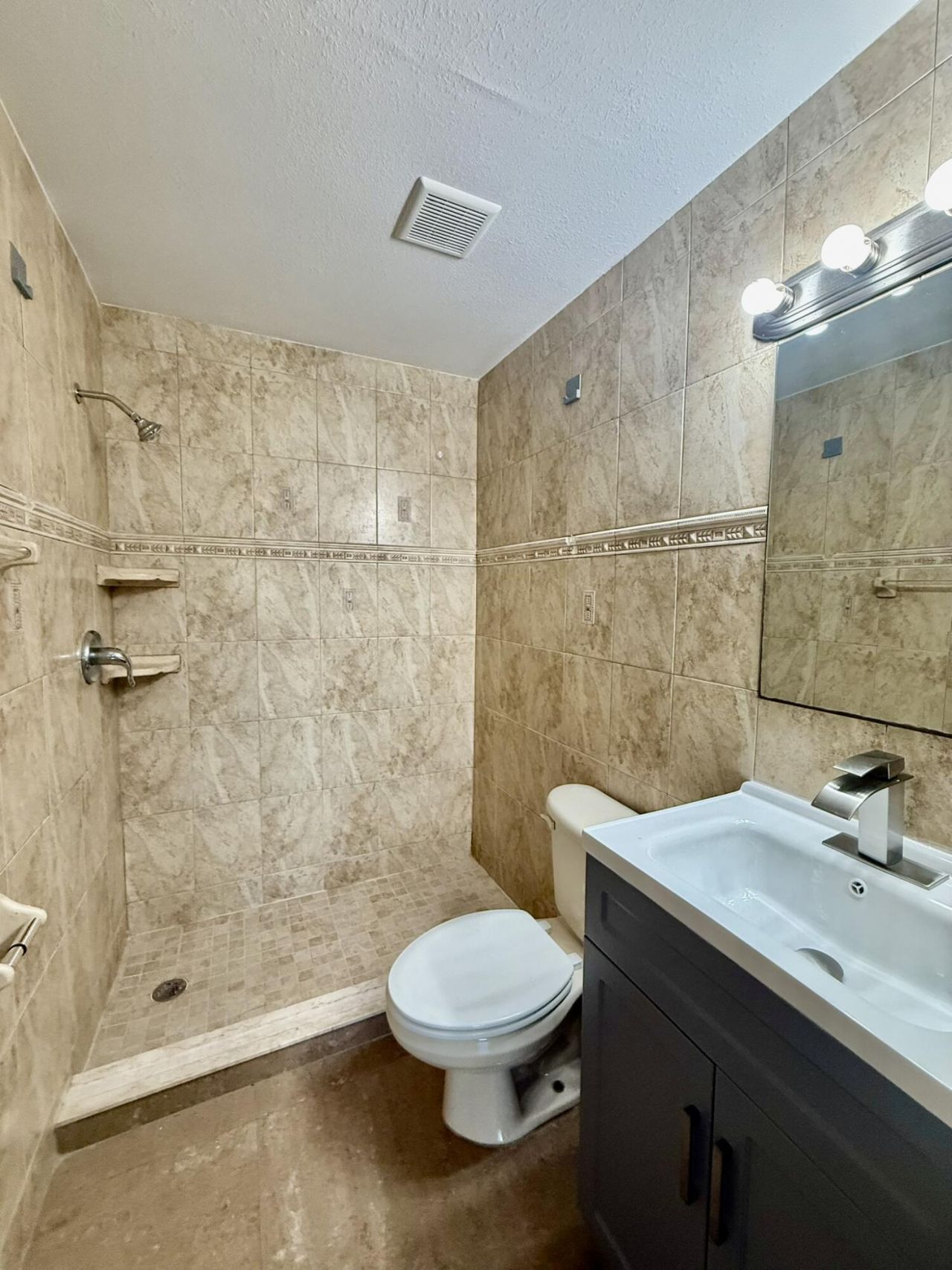 2050 Oleander Boulevard, Unit 11-103, Fort Pierce, FL 34950 Photo