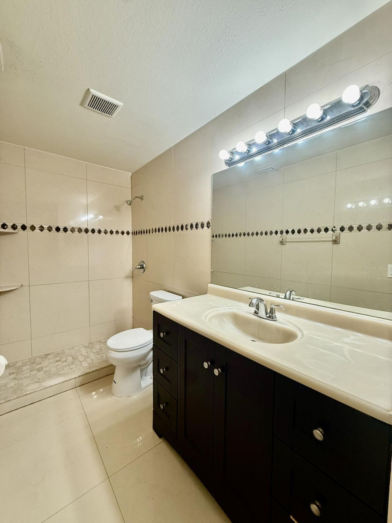 2050 Oleander Boulevard, Unit 11-103, Fort Pierce, FL 34950 Photo