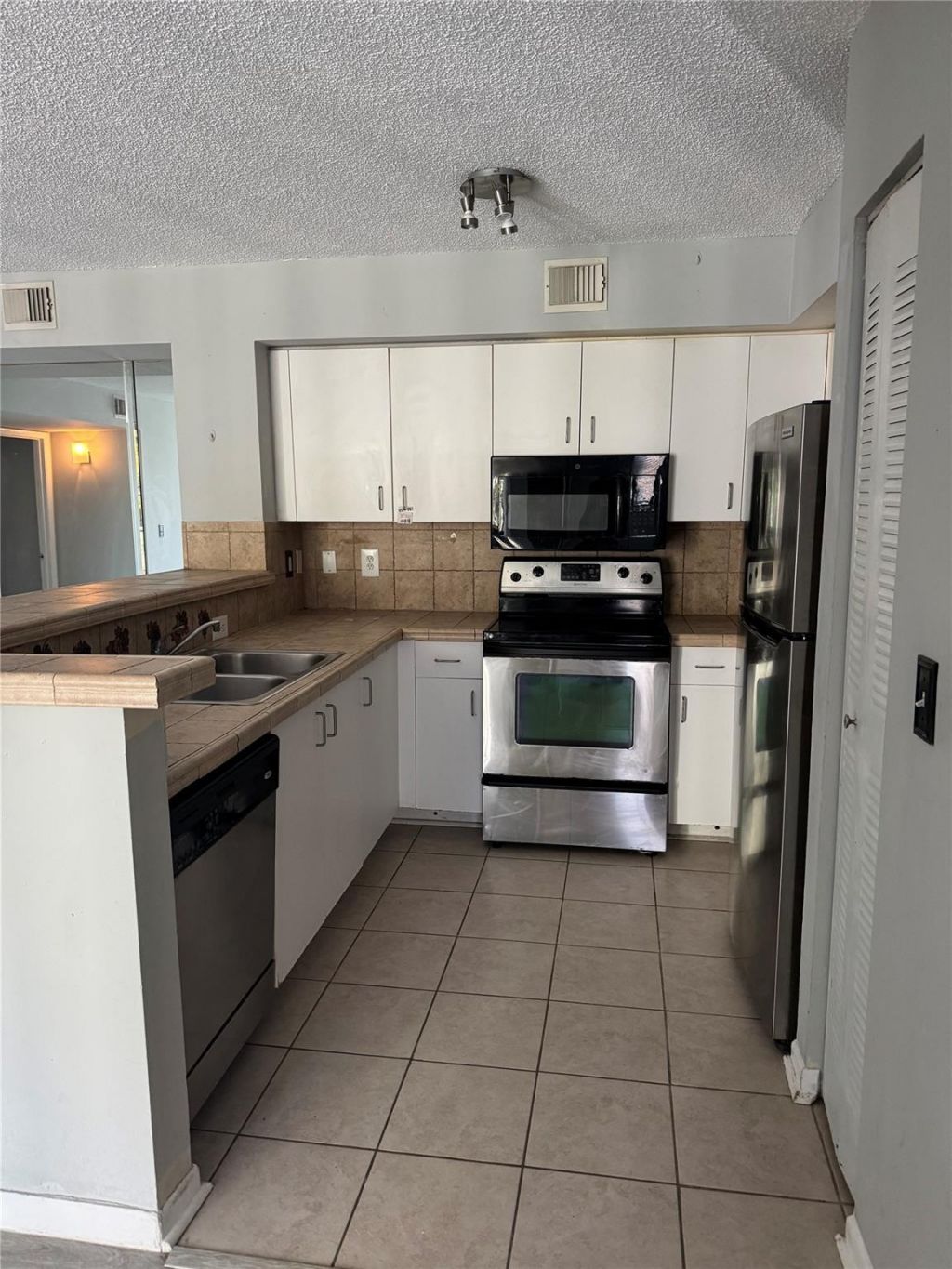 1721 Village Boulevard, Unit 204, West Palm Beach, FL 33409 Photo