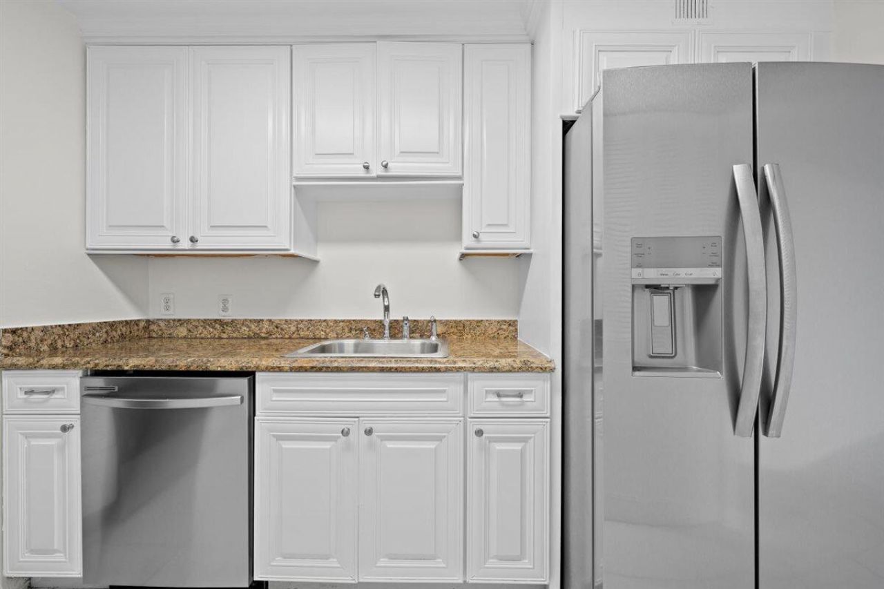 5600 N Flagler Drive, Unit 2304, West Palm Beach, FL 33407 Photo