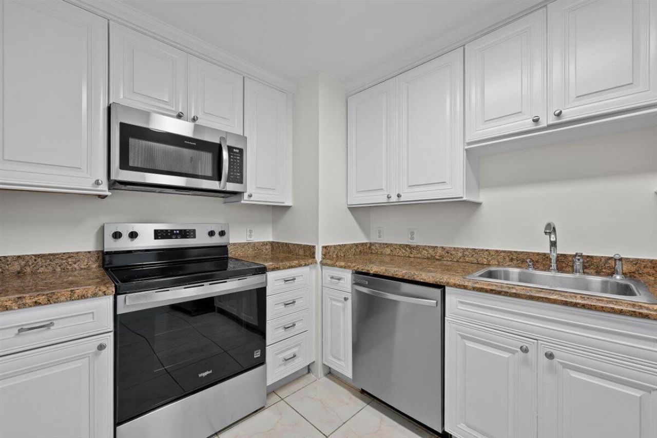 5600 N Flagler Drive, Unit 2304, West Palm Beach, FL 33407 Photo