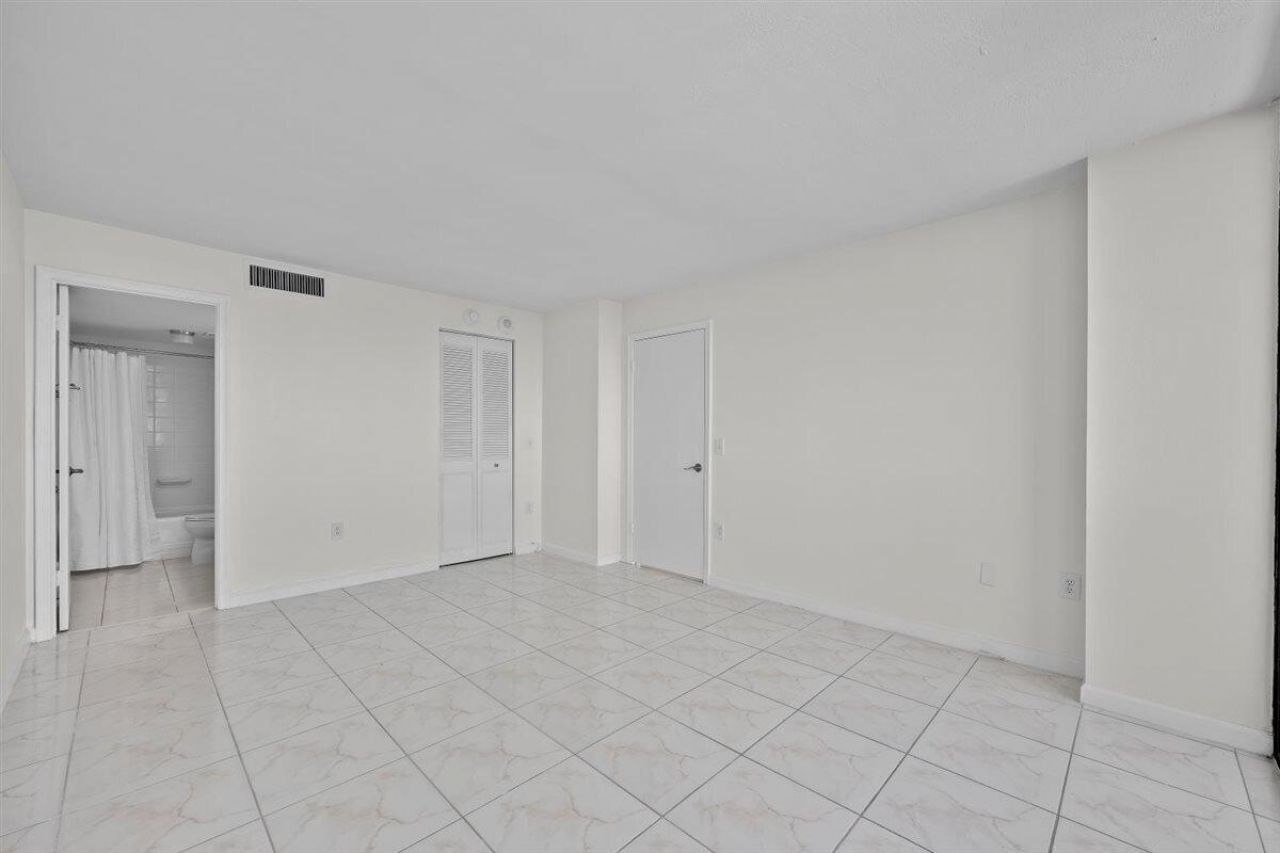 5600 N Flagler Drive, Unit 2304, West Palm Beach, FL 33407 Photo
