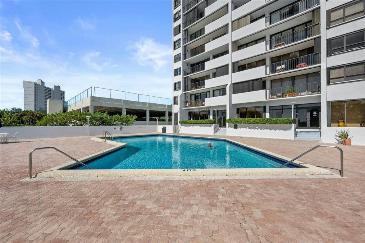5600 N Flagler Drive, Unit 2304, West Palm Beach, FL 33407 Photo