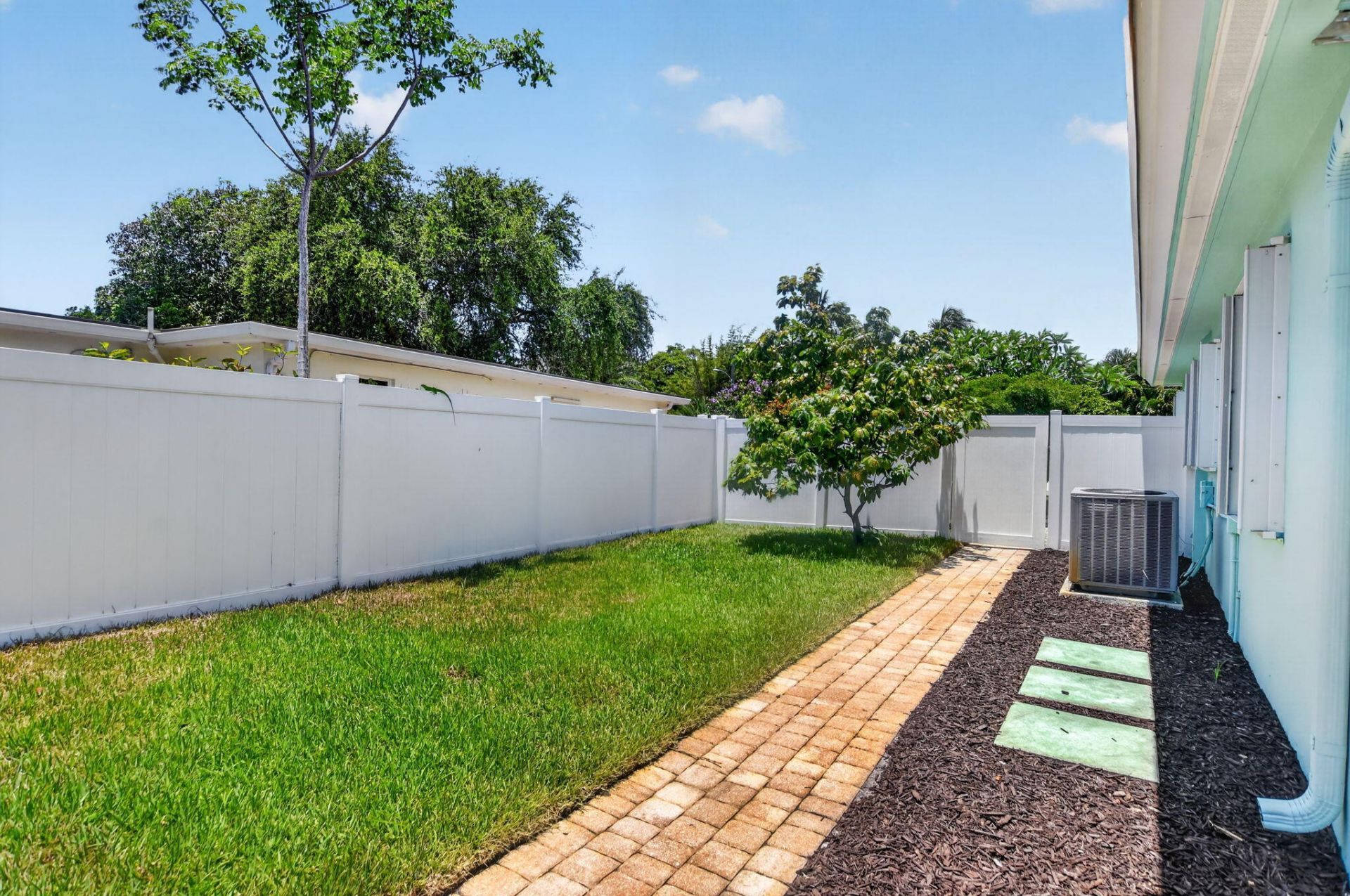 2110 NE 4th Avenue, Boca Raton, FL 33431 Photo
