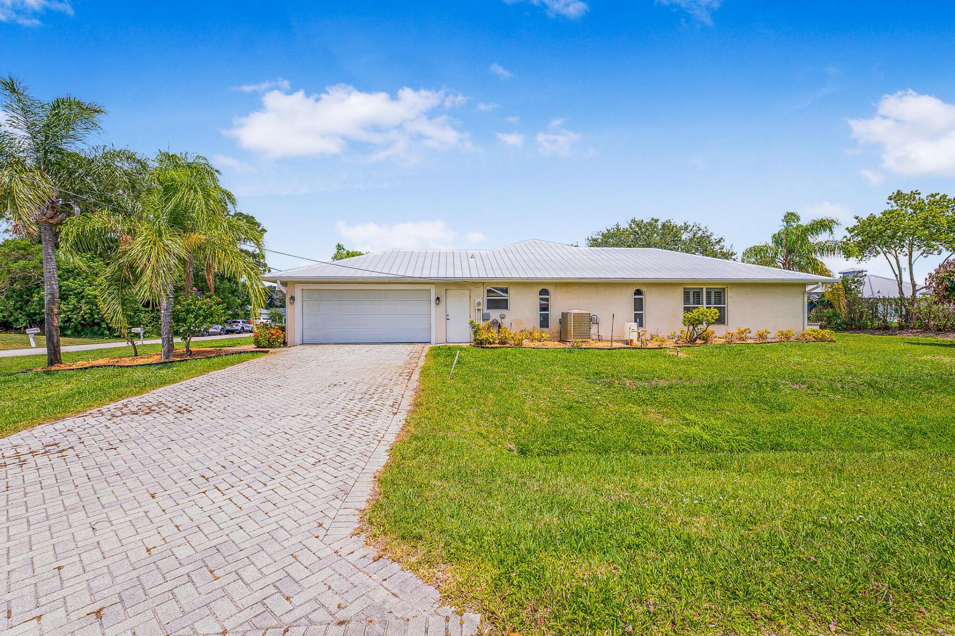 524 SE Nome Drive, Port Saint Lucie, FL 34984 Photo