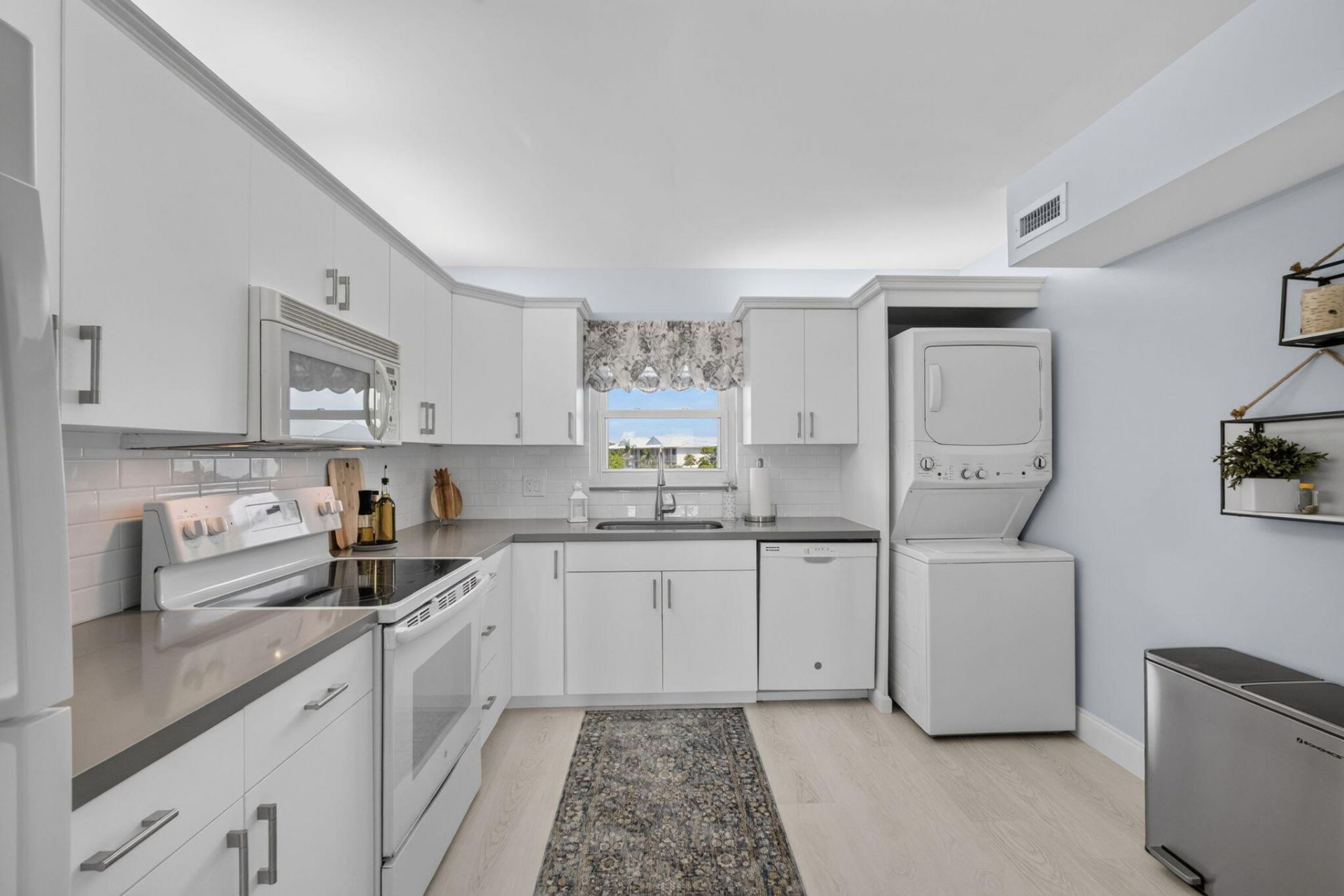 801 Lake Shore Drive, Unit 302, Lake Park, FL 33403 Photo