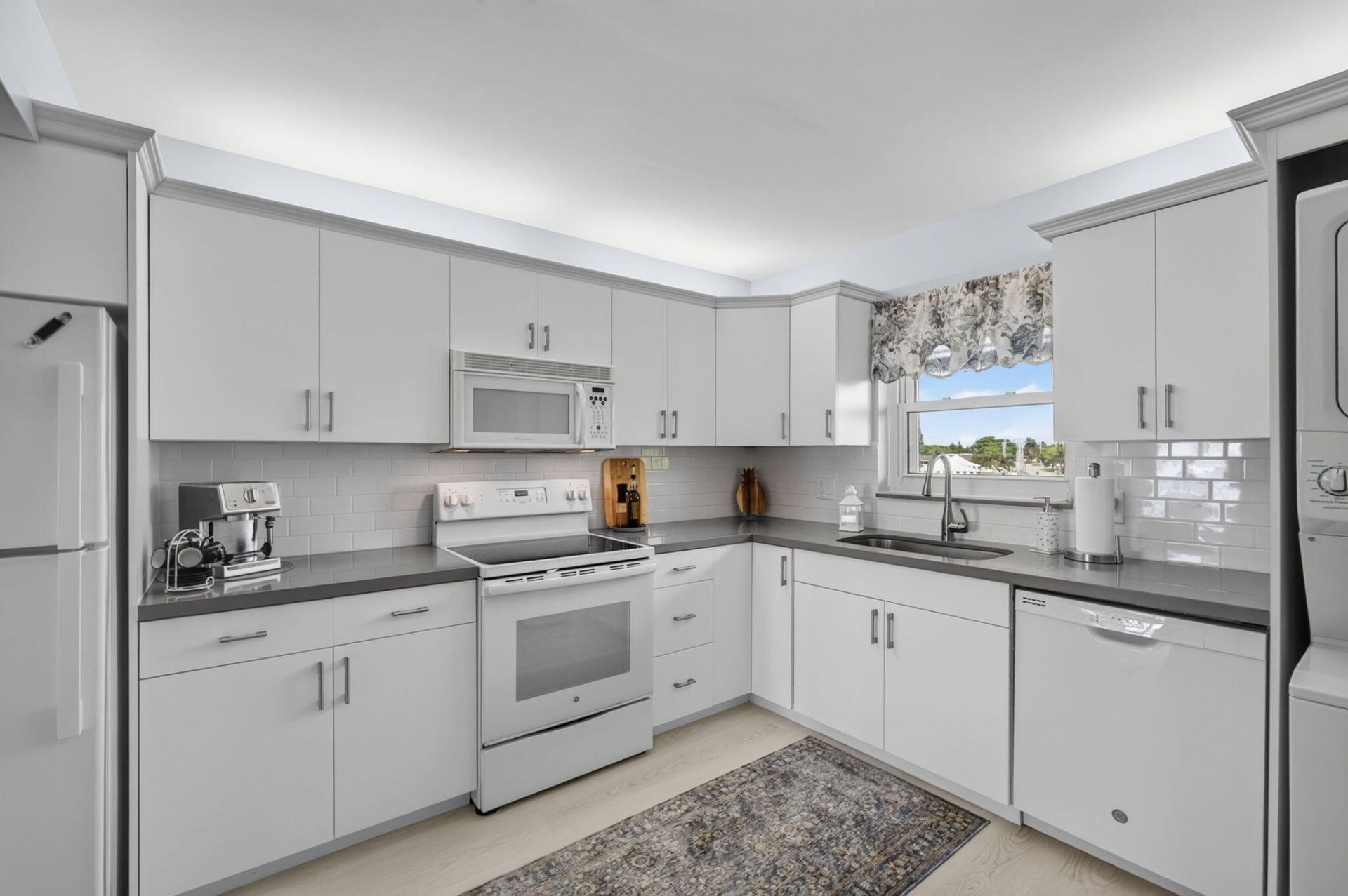 801 Lake Shore Drive, Unit 302, Lake Park, FL 33403 Photo