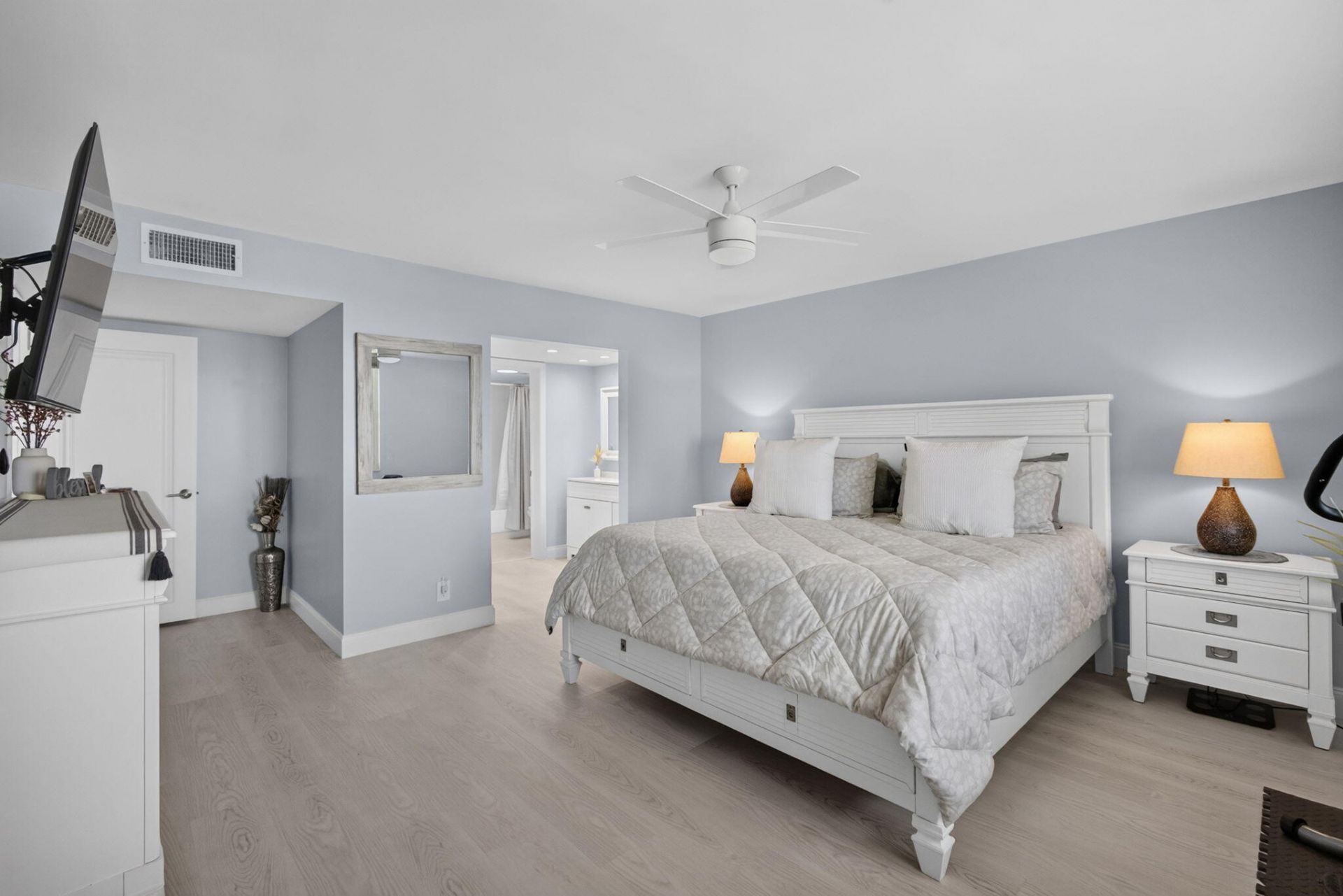 801 Lake Shore Drive, Unit 302, Lake Park, FL 33403 Photo