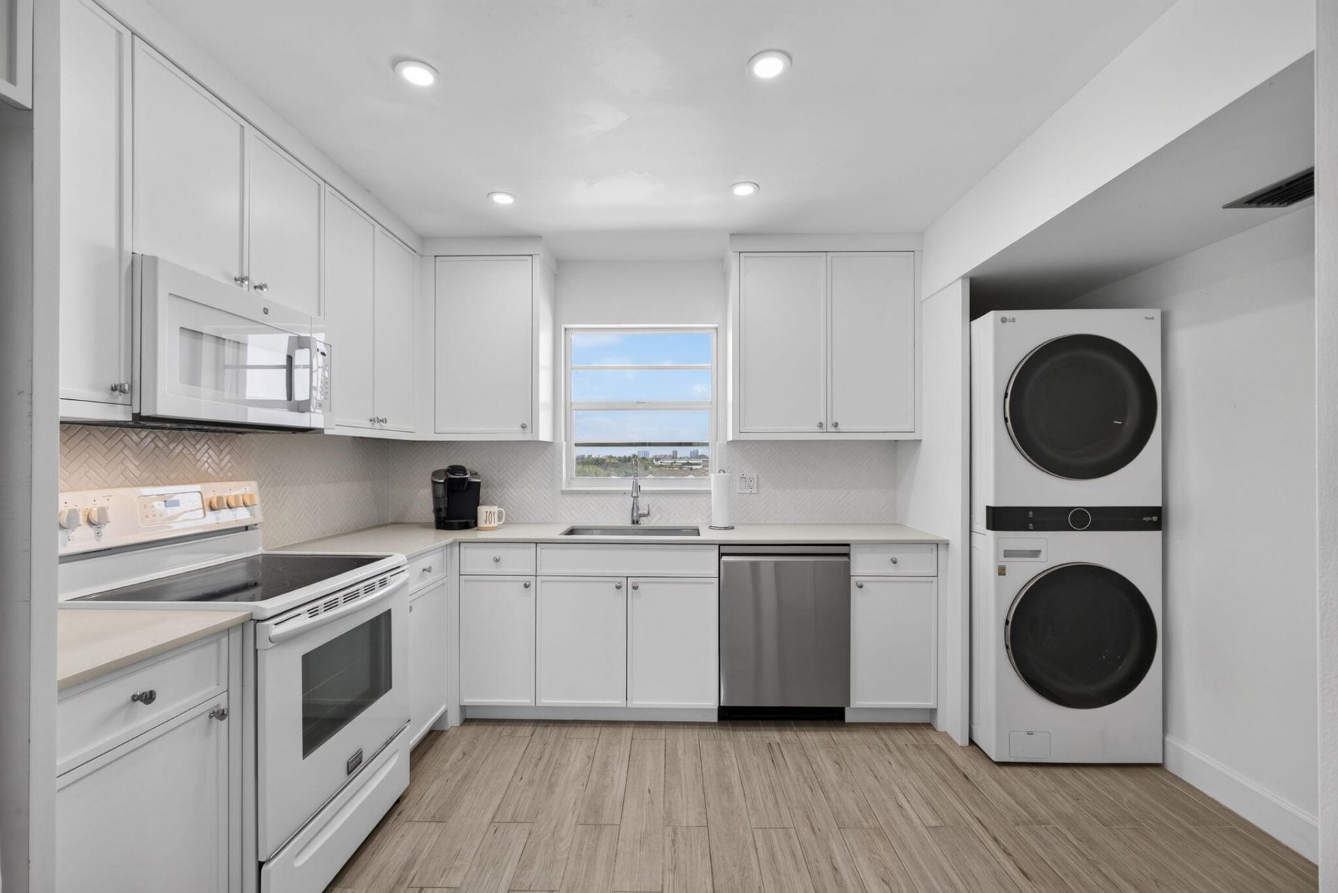 801 Lake Shore Drive, Unit 716, Lake Park, FL 33403 Photo