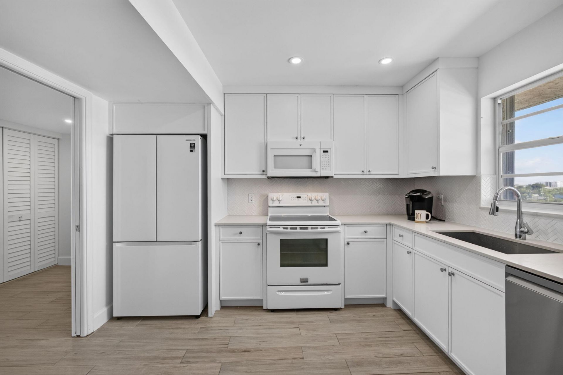 801 Lake Shore Drive, Unit 716, Lake Park, FL 33403 Photo