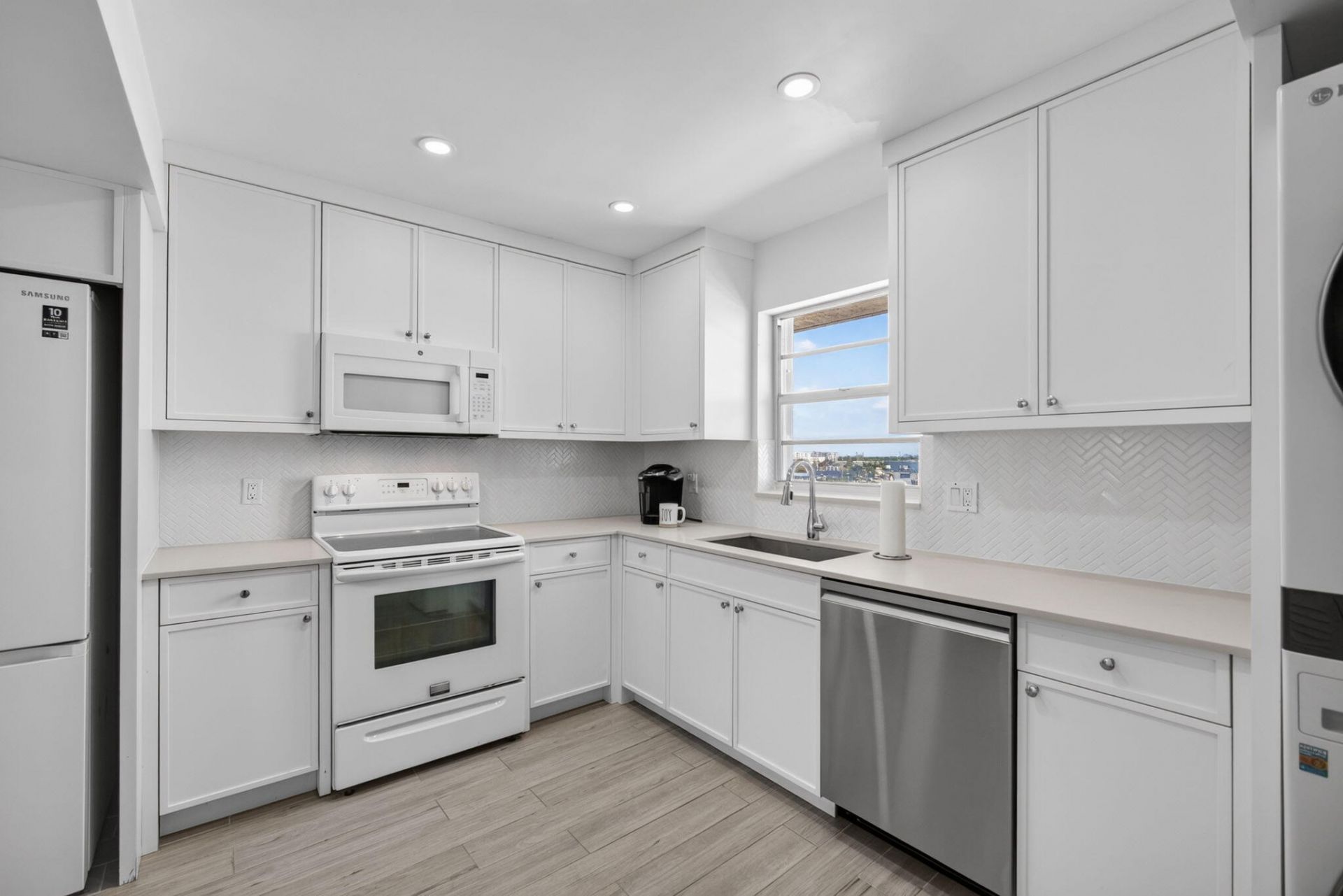 801 Lake Shore Drive, Unit 716, Lake Park, FL 33403 Photo