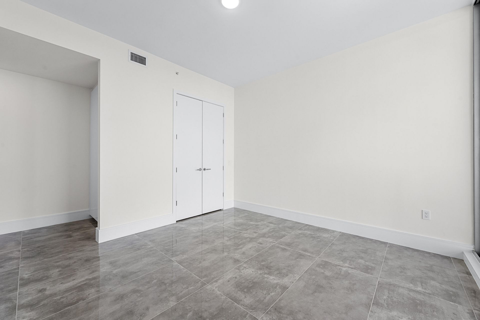 220 Lake Shore Drive, Unit 923, Lake Park, FL 33403 Photo