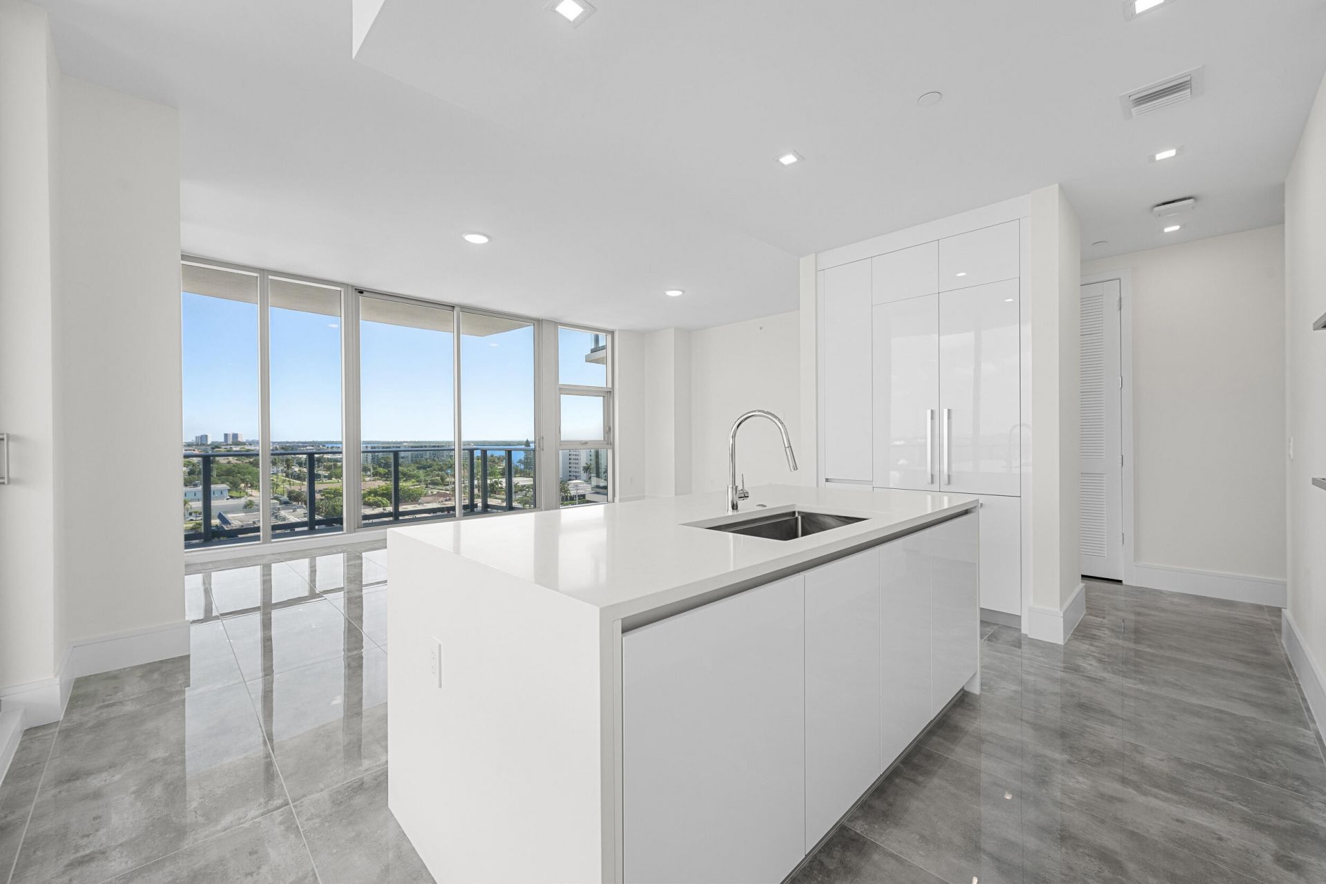 220 Lake Shore Drive, Unit 923, Lake Park, FL 33403 Photo