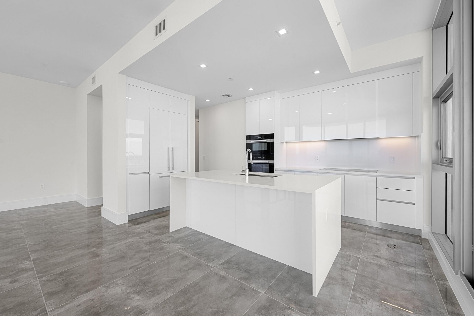 220 Lake Shore Drive, Unit 923, Lake Park, FL 33403 Photo