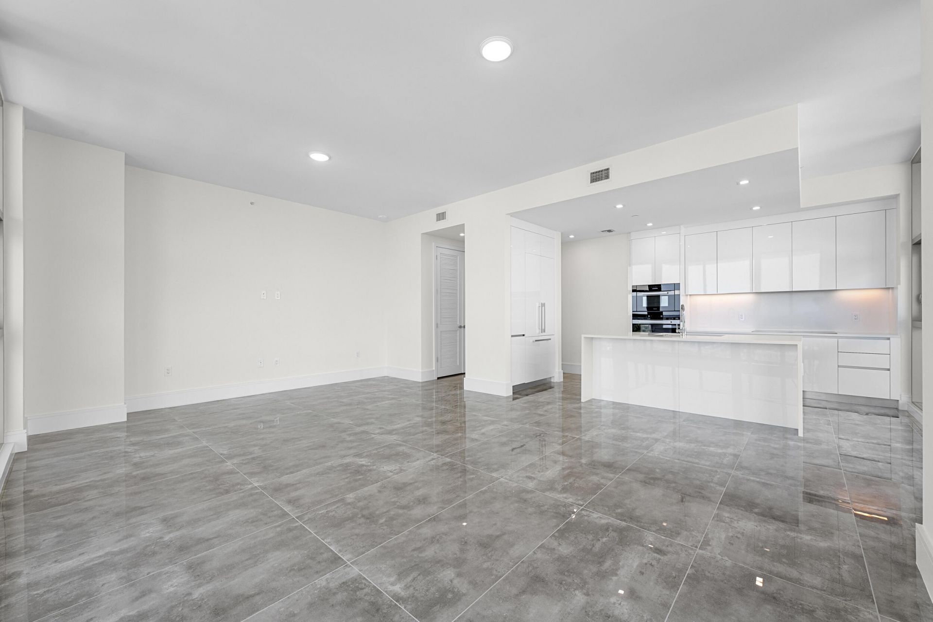 220 Lake Shore Drive, Unit 923, Lake Park, FL 33403 Photo
