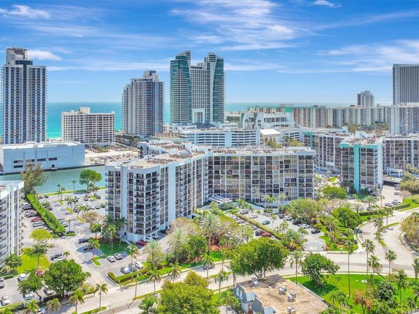600 Parkview Drive, Unit 230, Hallandale Beach, FL 33009