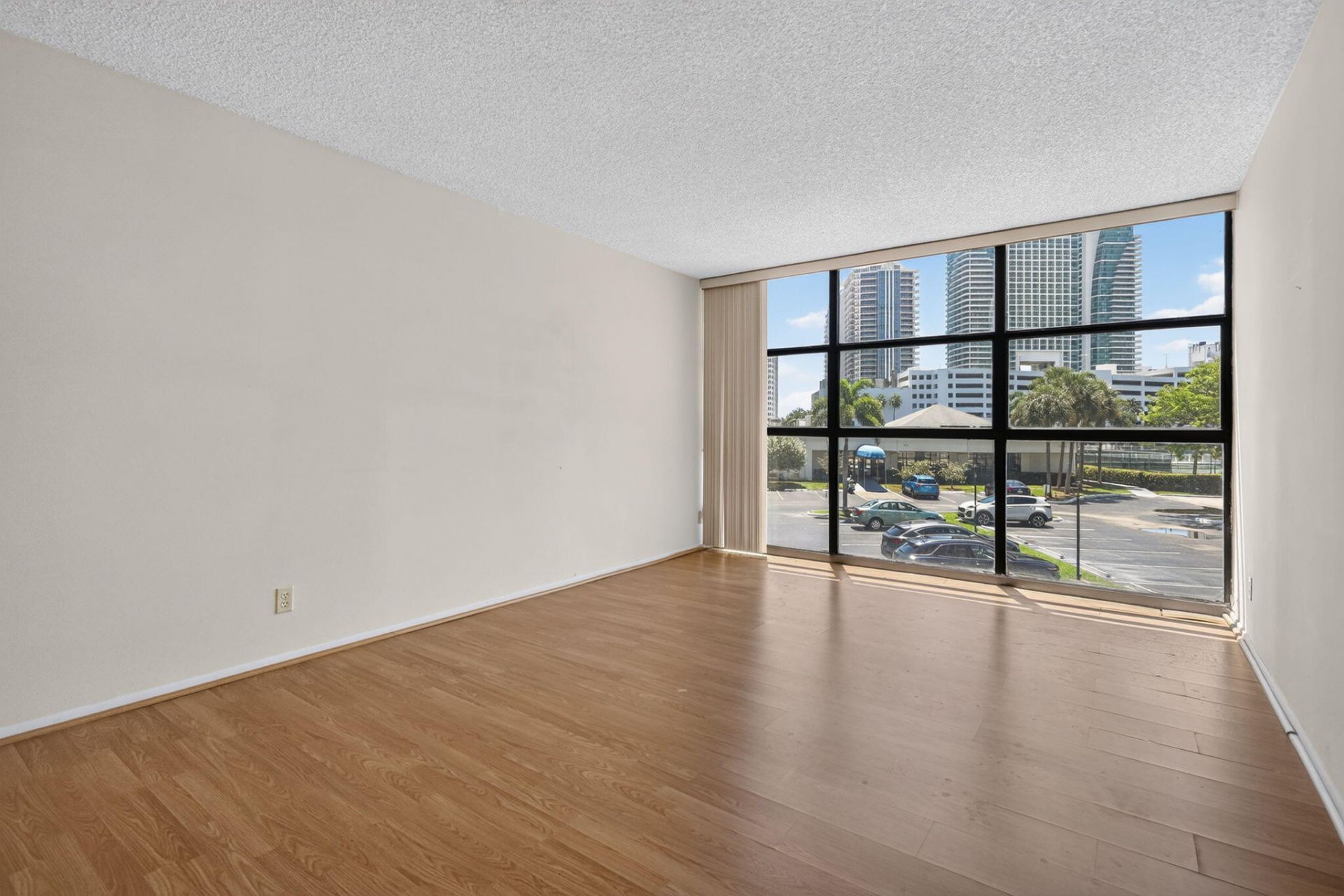 600 Parkview Drive, Unit 230, Hallandale Beach, FL 33009 Photo