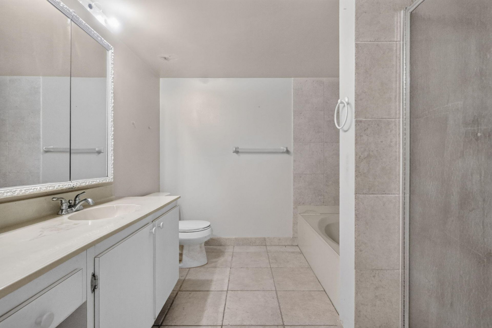 600 Parkview Drive, Unit 230, Hallandale Beach, FL 33009 Photo