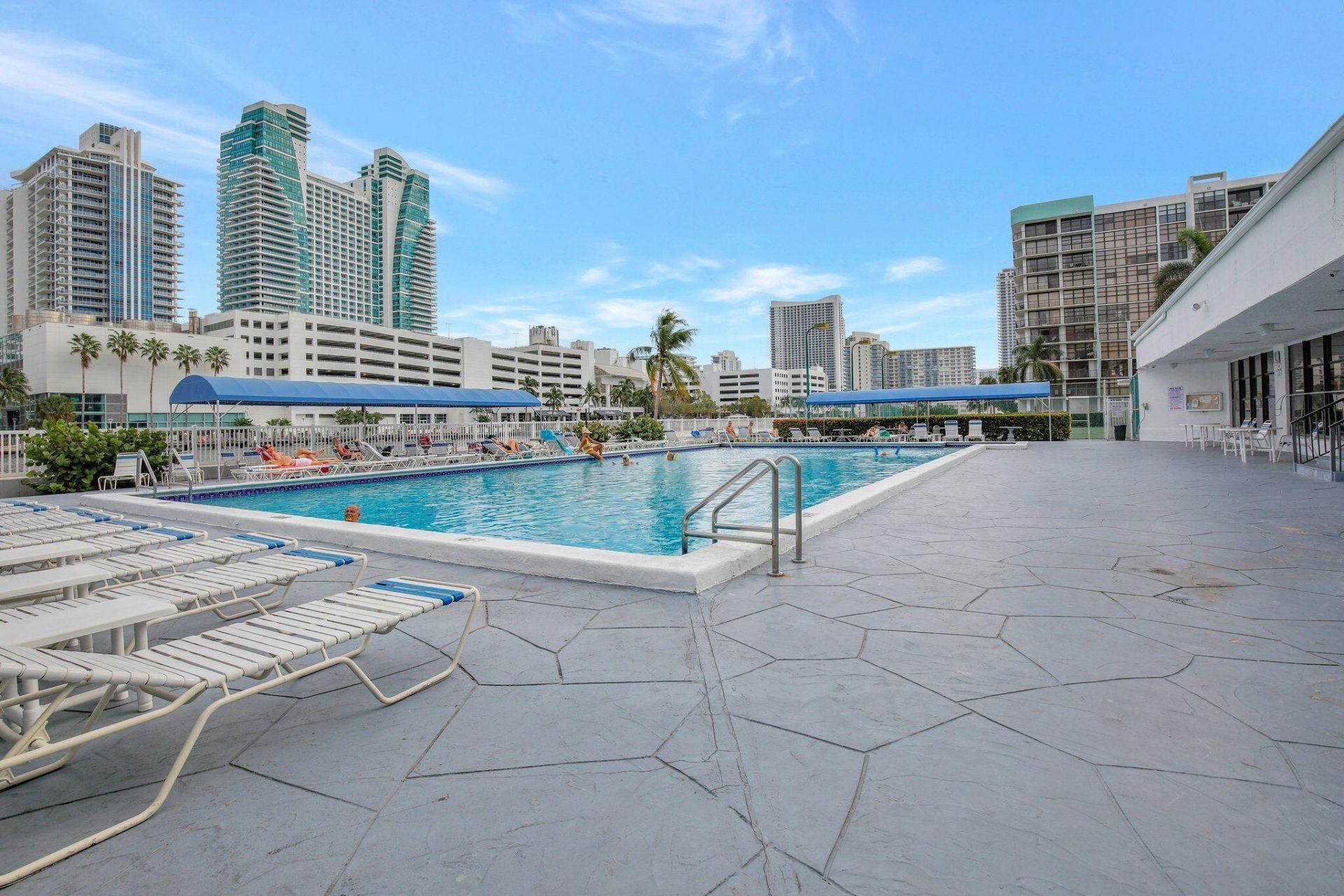 600 Parkview Drive, Unit 230, Hallandale Beach, FL 33009 Photo