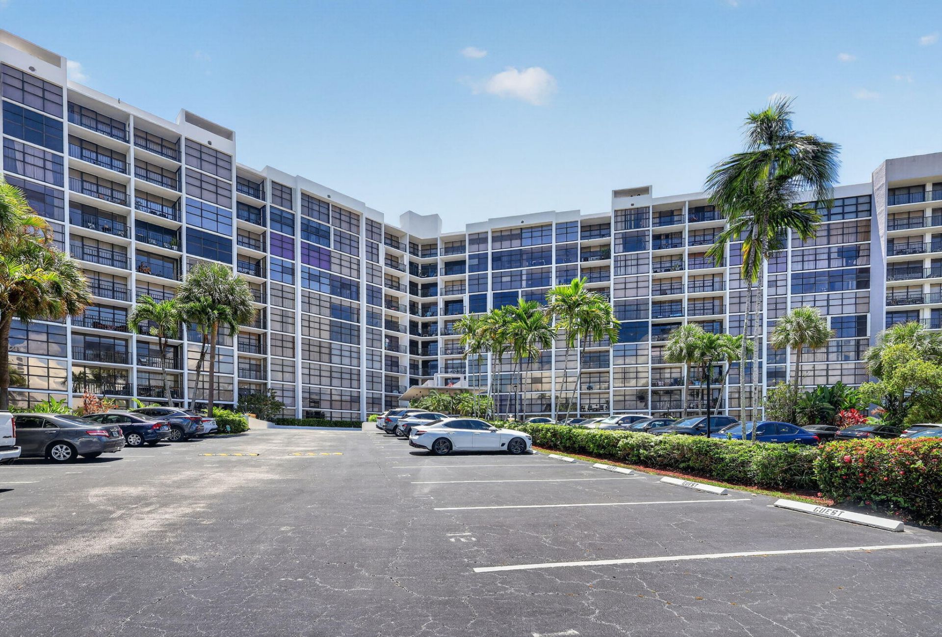 600 Parkview Drive, Unit 230, Hallandale Beach, FL 33009 Photo