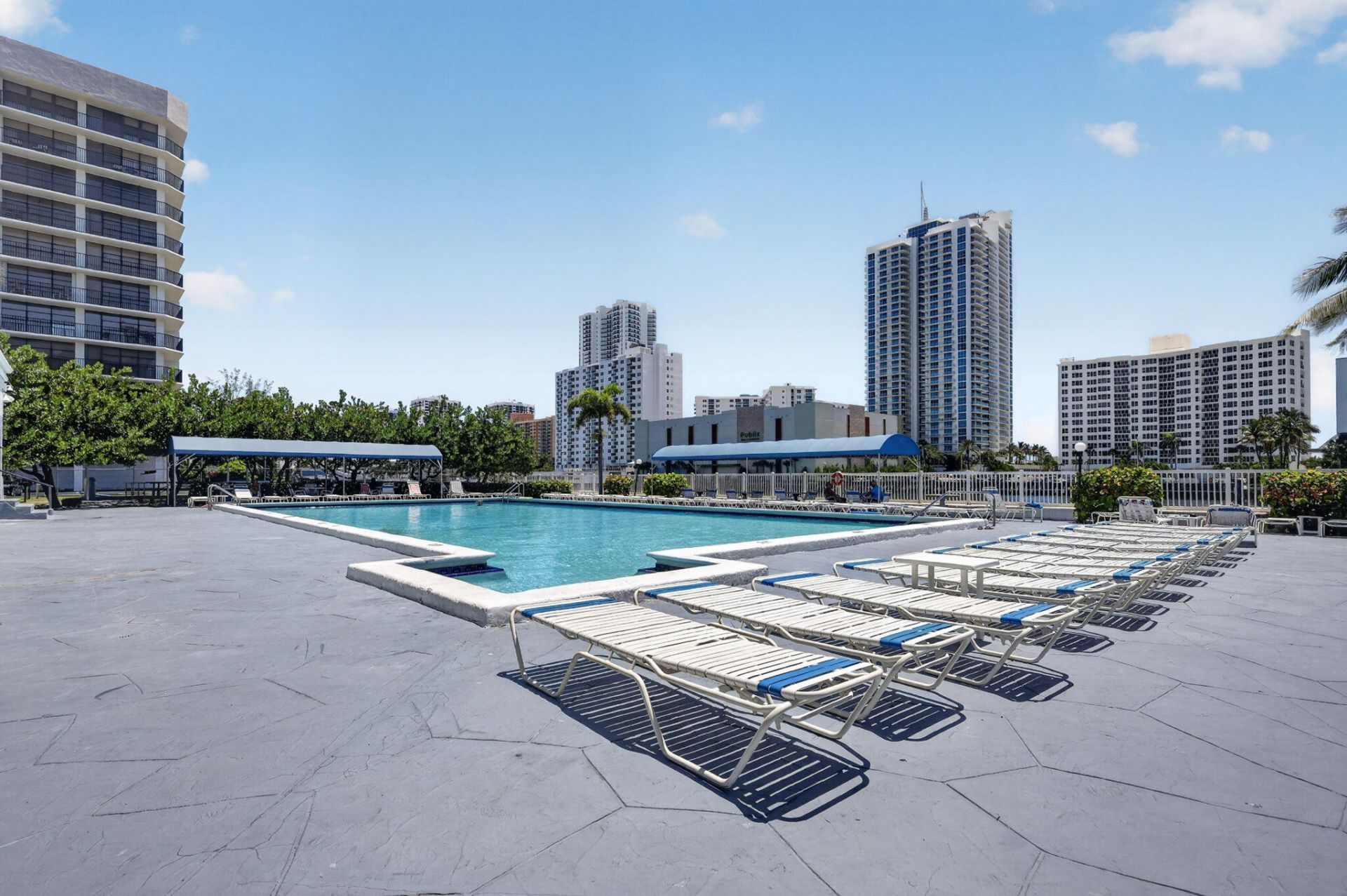 600 Parkview Drive, Unit 230, Hallandale Beach, FL 33009 Photo