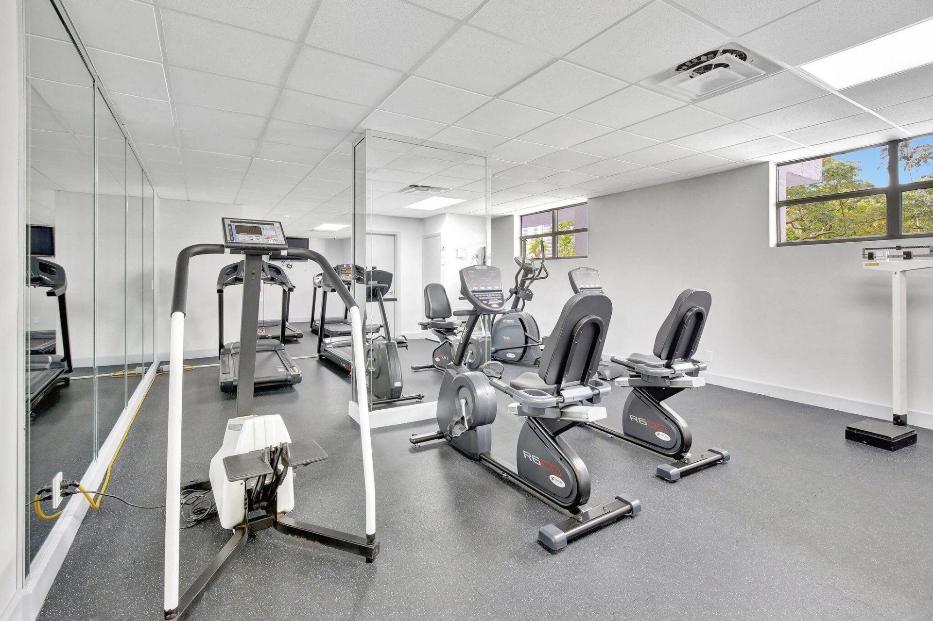 600 Parkview Drive, Unit 230, Hallandale Beach, FL 33009 Photo