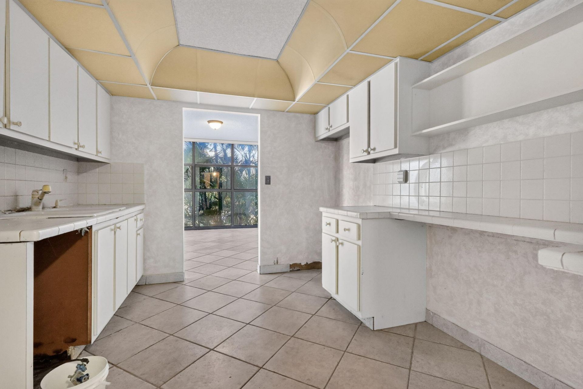 600 Parkview Drive, Unit 230, Hallandale Beach, FL 33009 Photo