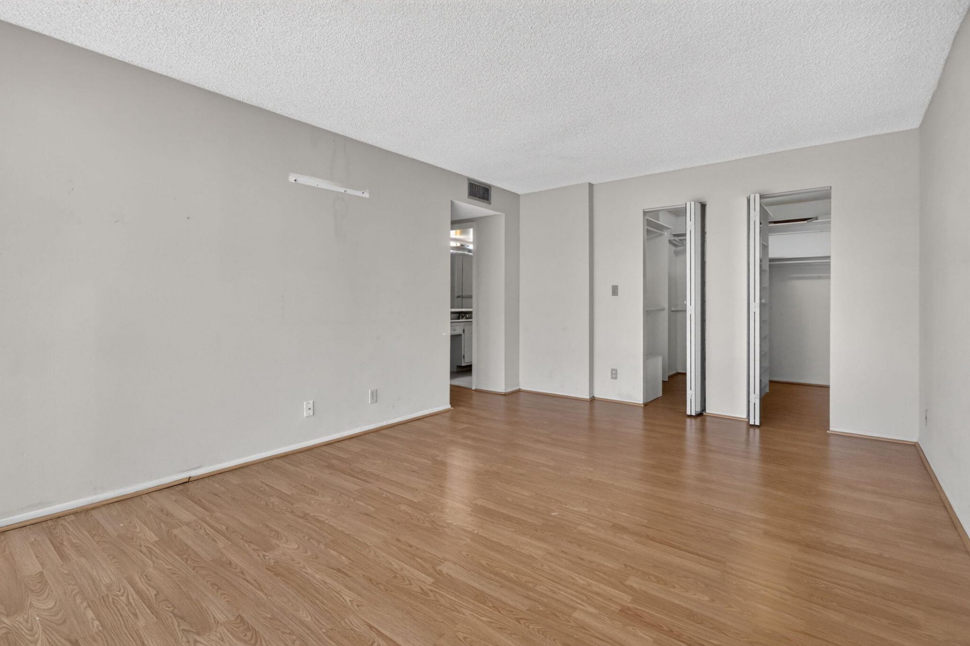 600 Parkview Drive, Unit 230, Hallandale Beach, FL 33009 Photo