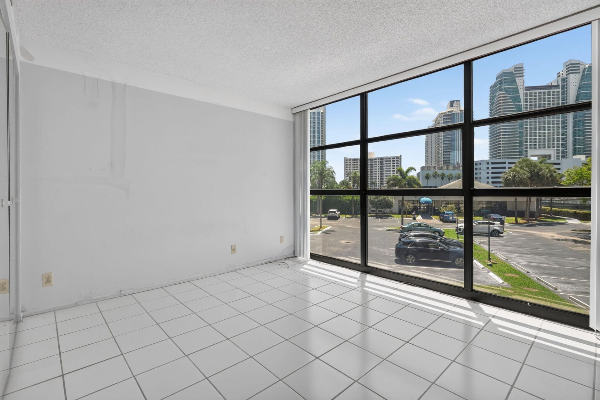 600 Parkview Drive, Unit 230, Hallandale Beach, FL 33009 Photo