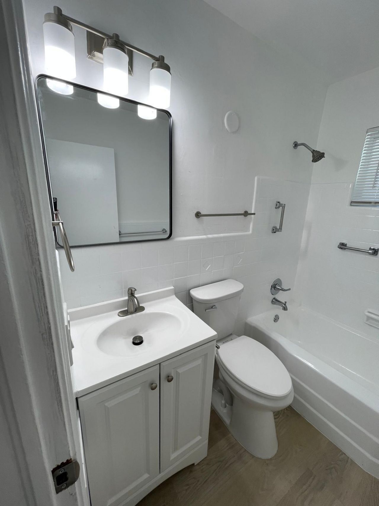 1635 NE 160th Street, North Miami Beach, FL 33162 Photo