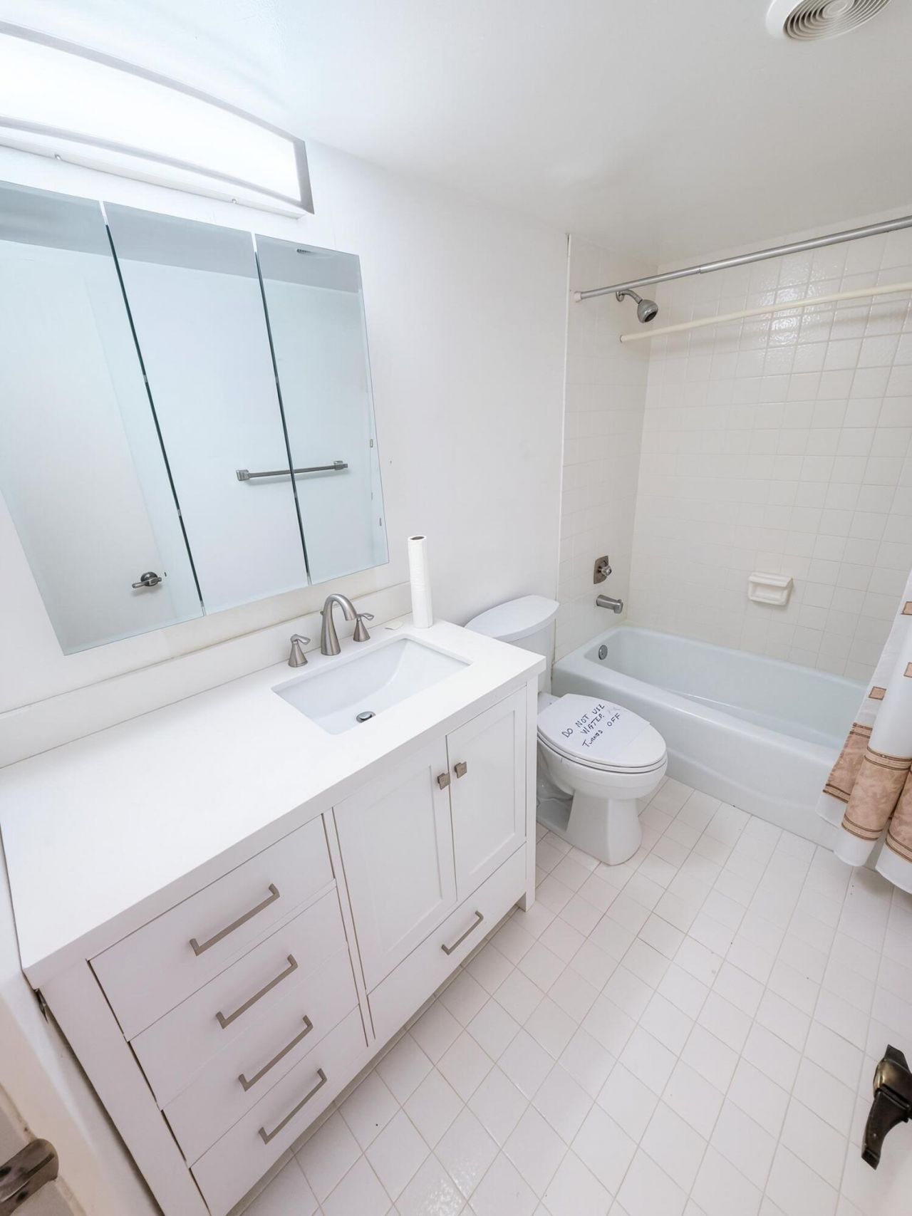 3930 Inverrary Boulevard, Unit 303, Lauderhill, FL 33319 Photo