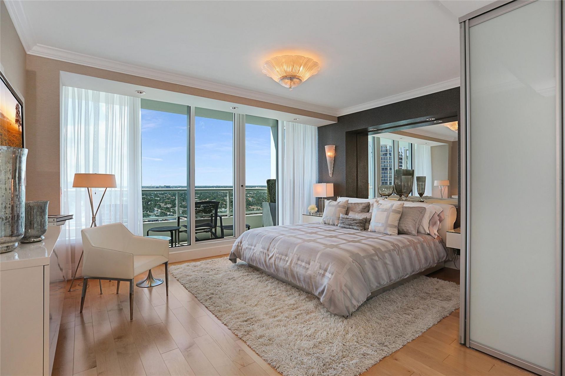1 N Fort Lauderdale Beach Boulevard, Unit 1807, Fort Lauderdale, FL 33304 Photo
