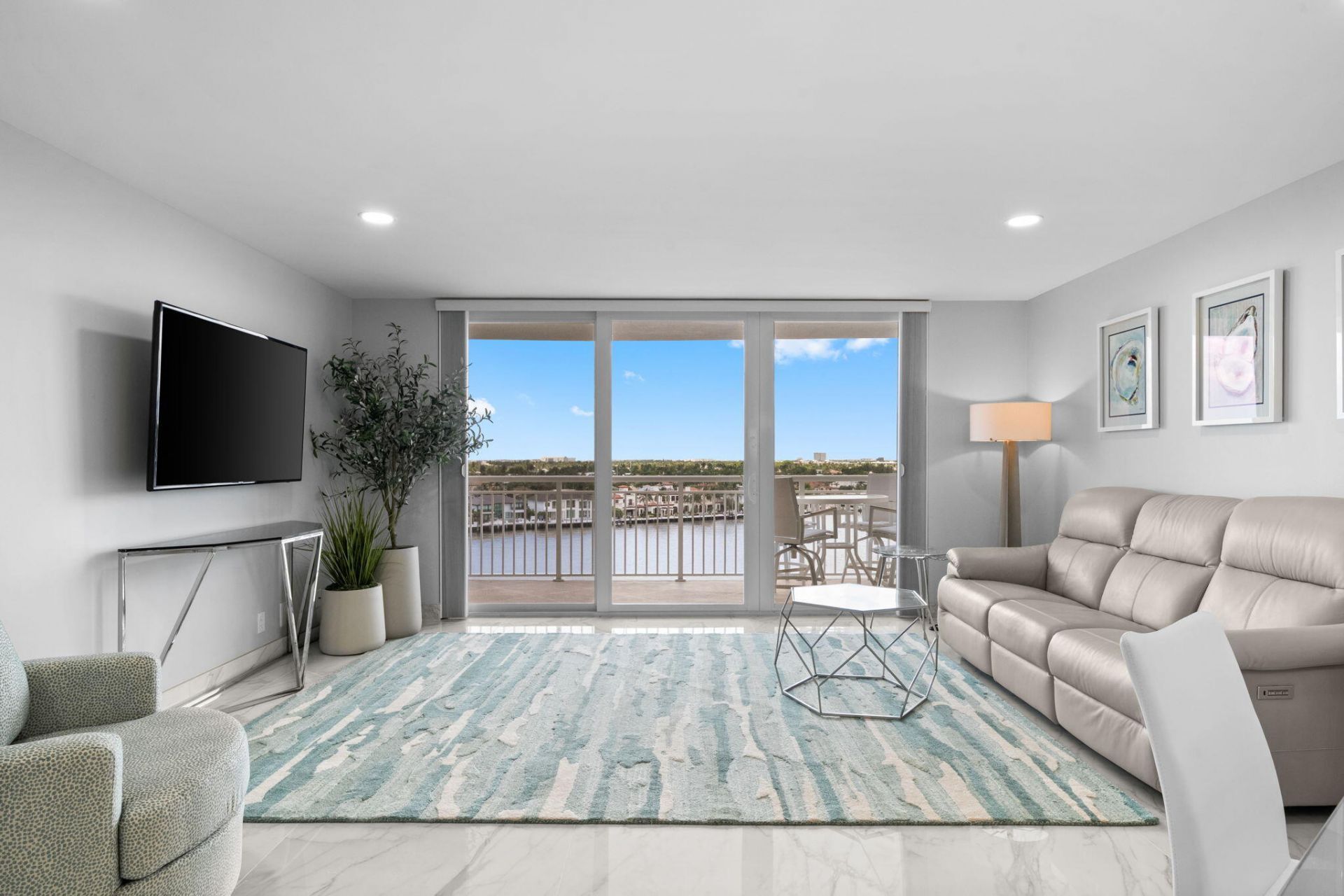 511 Bayshore Drive, Unit 910, Fort Lauderdale, FL 33304 Photo