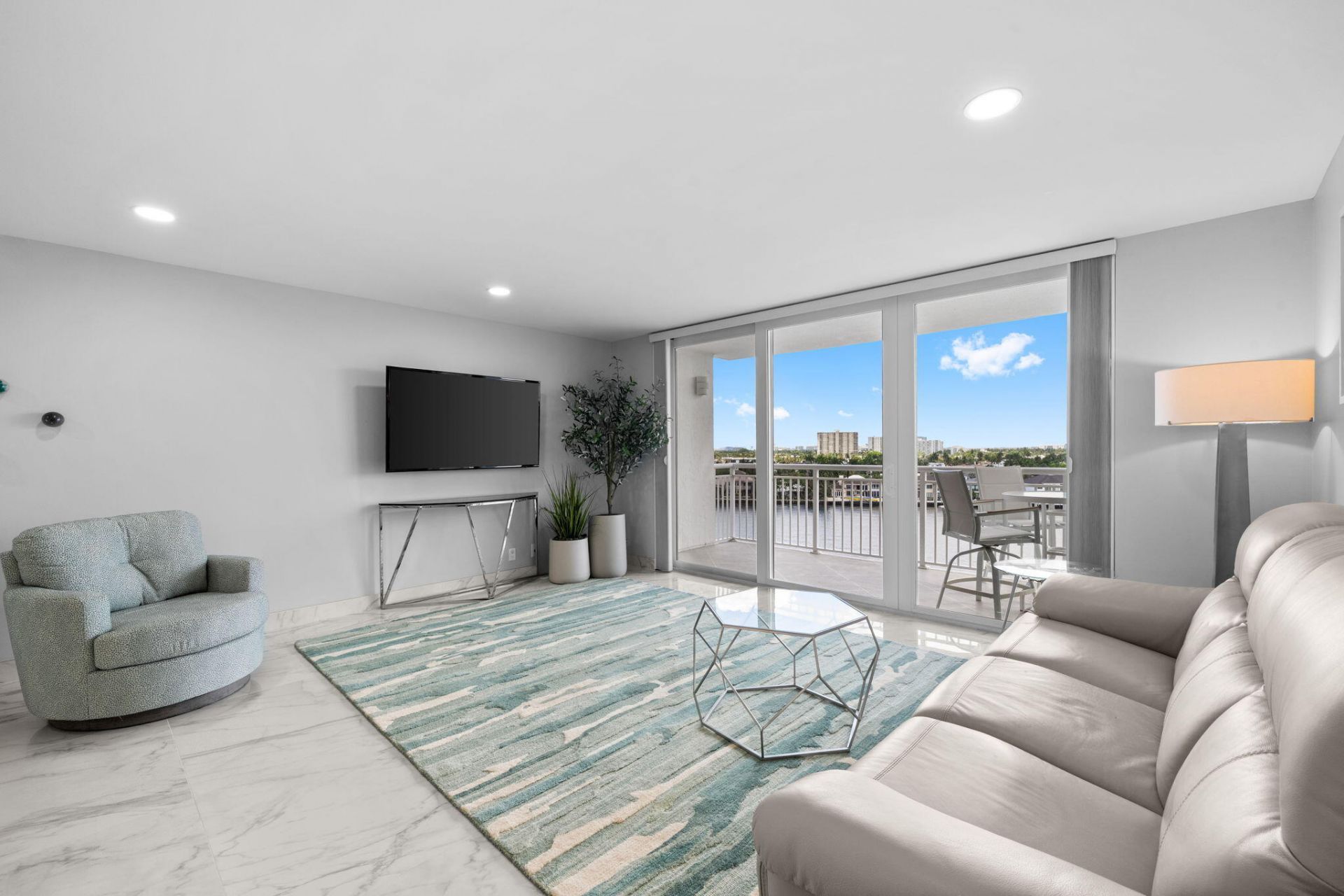 511 Bayshore Drive, Unit 910, Fort Lauderdale, FL 33304 Photo