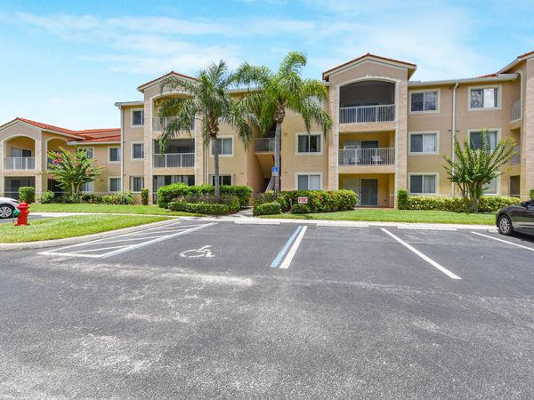 1590 S 42nd Circle, Unit 106, Vero Beach, FL 32967