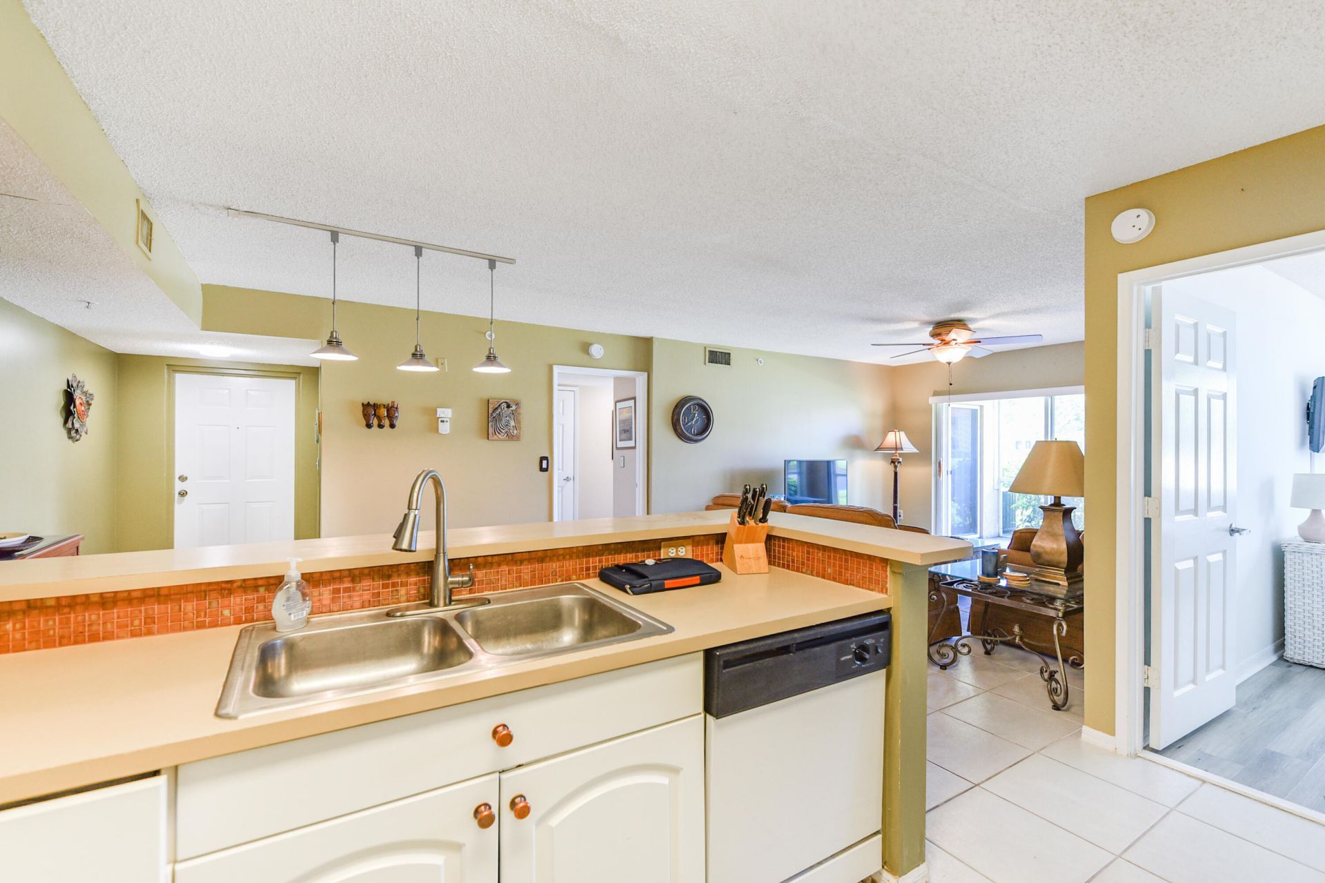 1590 S 42nd Circle, Unit 106, Vero Beach, FL 32967 Photo